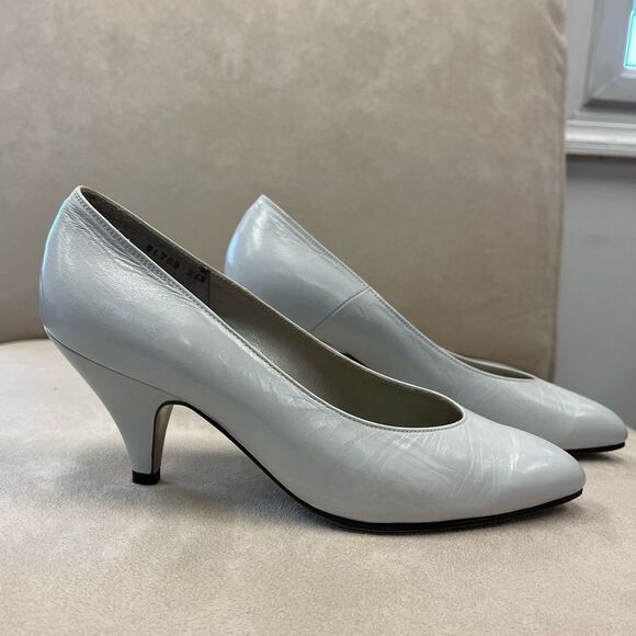 Balenciaga Vintage Bone Leather Kitten Heel sz 34.5 or US 4 NWT - Picture 1 of 7